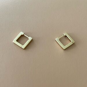Mejuri Block Small Hoops in Gold Vermeil